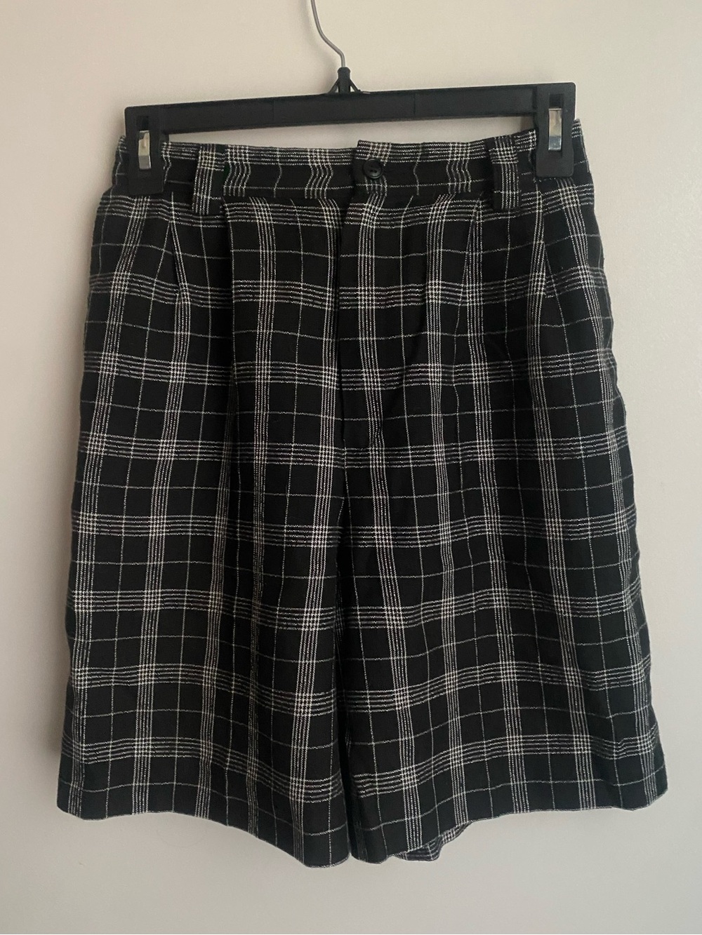 Vintage 90’s Women’s Black & Grey Plaid High Rise Knee Length Shorts